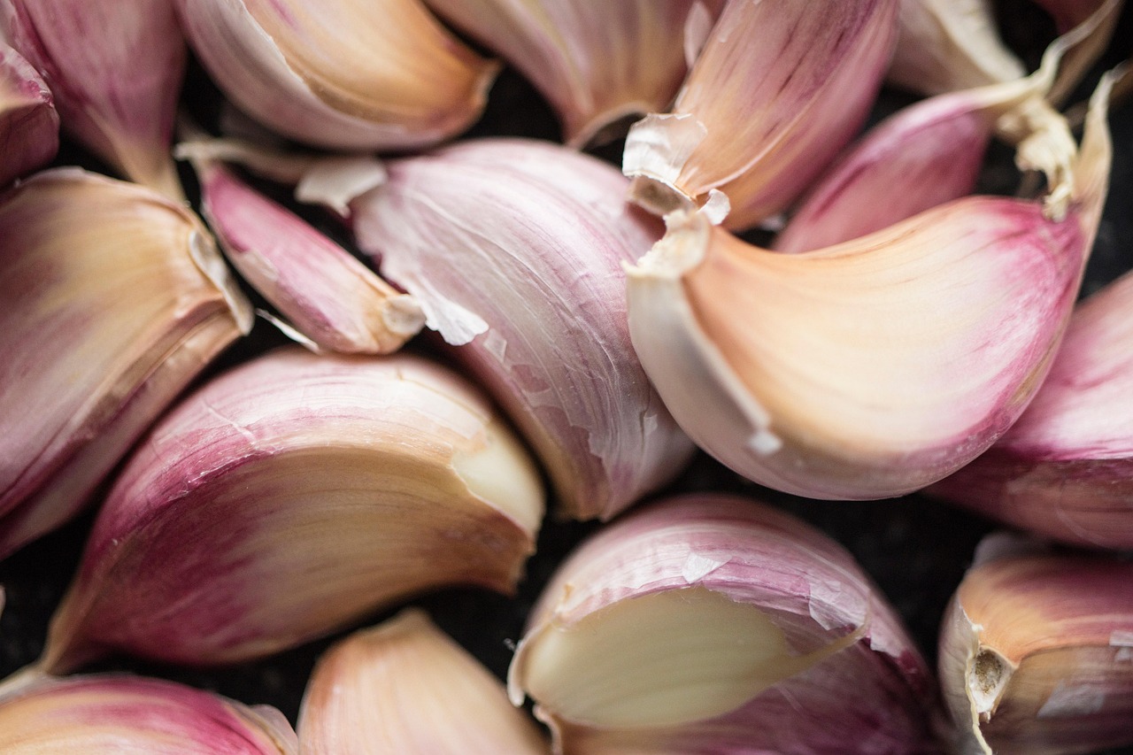 Cooking and Crafting With Garlic Oil: The Ultimate Guide